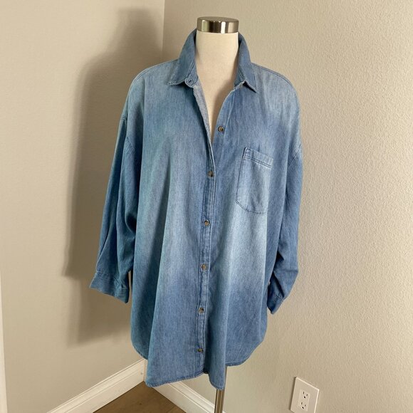 Old Navy Womens Plus 2X Boyfriend Shirt Chambray Button Up Top Oversized - Picture 1 of 11